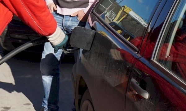 Двама младежи от Враца заредиха дизел на бензиностанция в Мездра