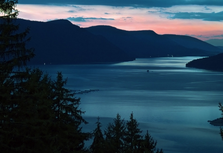 Двама пияни студенти бяха спасени след като паднаха в ледените