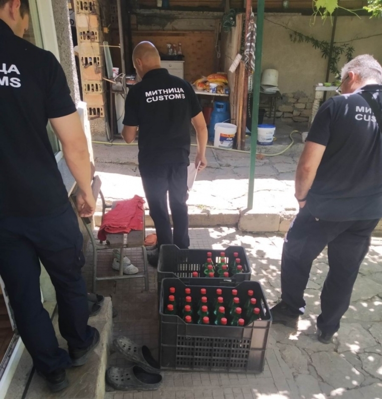 Кметът на Мадара е глобен от Агенция Митници заради домашна бира