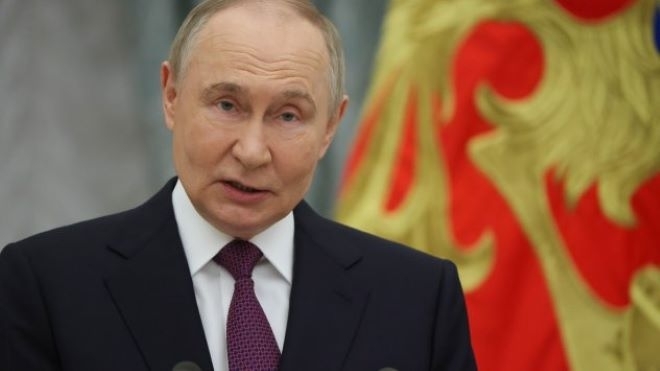 Руски съд забрани Путин да се изобразява като Хитлер /снимка/