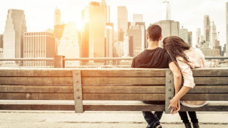 Американският психолог Марк Травърс разказа какви видове микро поведение правят връзките