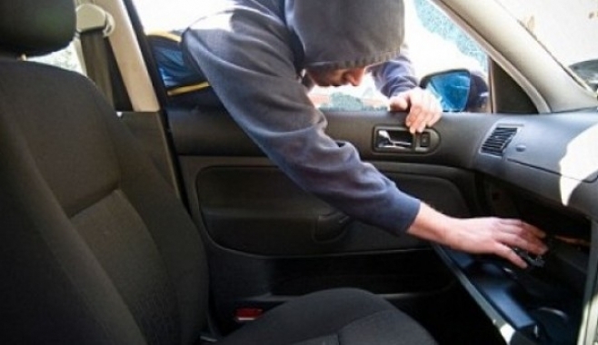 Полицията е заловила трима непълнолетни обрали кола във врачанското село