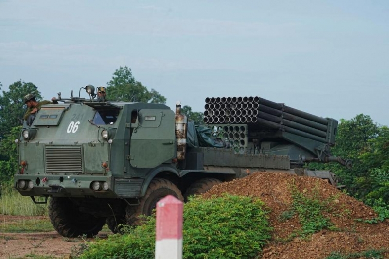 Тайланд нанесе въздушни удари по спорната си граница с Камбоджа
