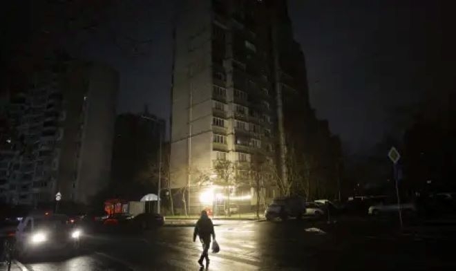 В Киев след масираната руска атака вчера бе възстановено електричеството