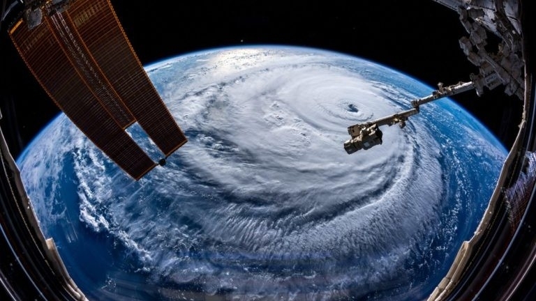 Два малки спътника на НАСА предназначени за изучаване на урагани