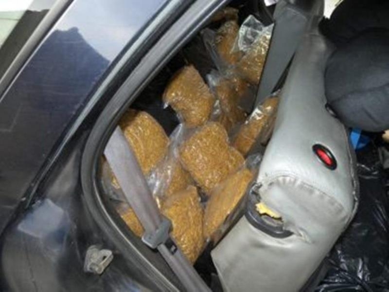 Служители на реда са конфискували незаконен тютюн от лек автомобил
