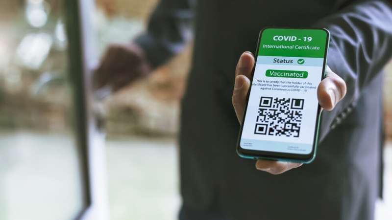 Полицията в Габрово разби схема за фалшиви сертификати за ваксинация