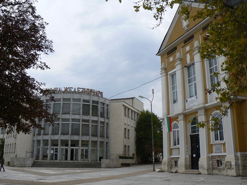 Мездра е една от големите общини в област Враца, която