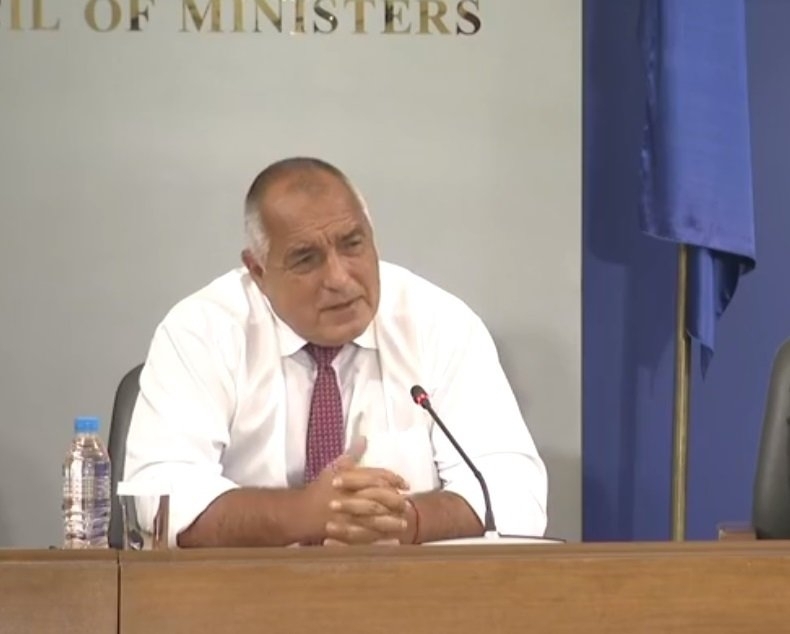 Eднo врeмe цaр Бoриc III прoрoчecки ce e шeгувaл чe