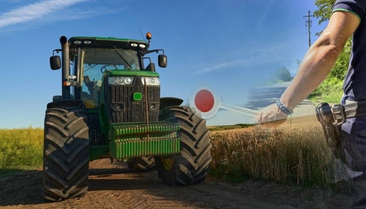 Униформени спипаха неправоспособен шофьор на трактор във Врачанско съобщиха от