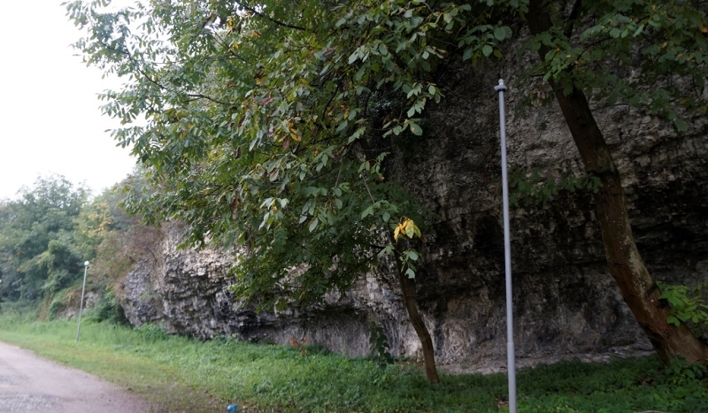 Новото осветление по пътя към стадион Локомотив в Мездра издържа