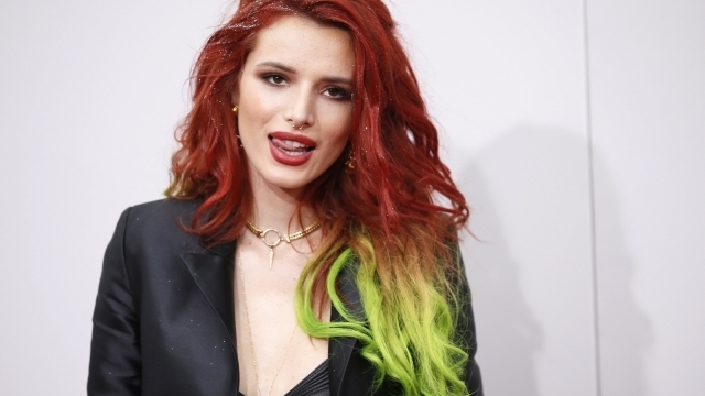 Бела Торн определено обича да изненадва феновете и познатите си