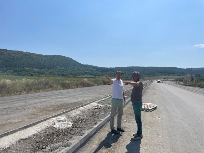 Кметът на Враца Калин Каменов инспектира участъка на пътя между