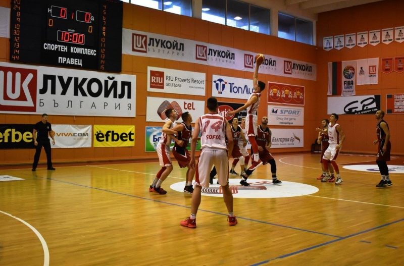 Академик София продължава успешното си представяне на свой терен в