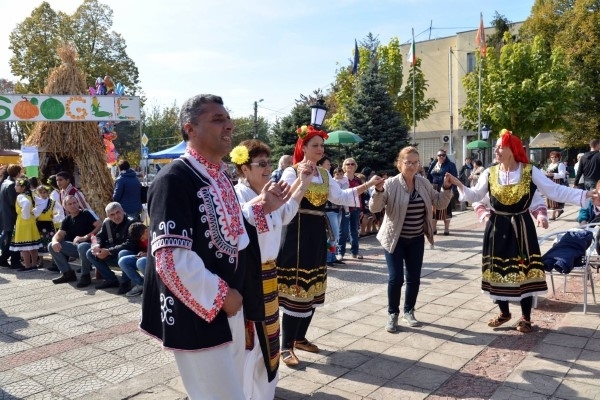 Казват че един народ е жив докато са живи традициите