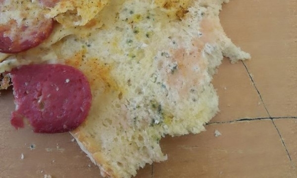 Mухлясал сандвич в училищната лавка Апетитната закуска се появи в