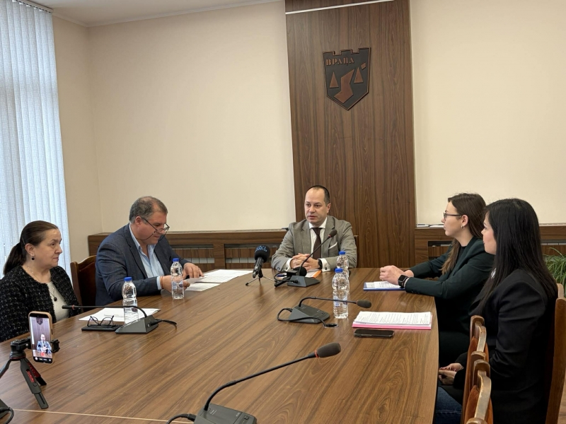   Заради големия интерес към Академия математика се налага да