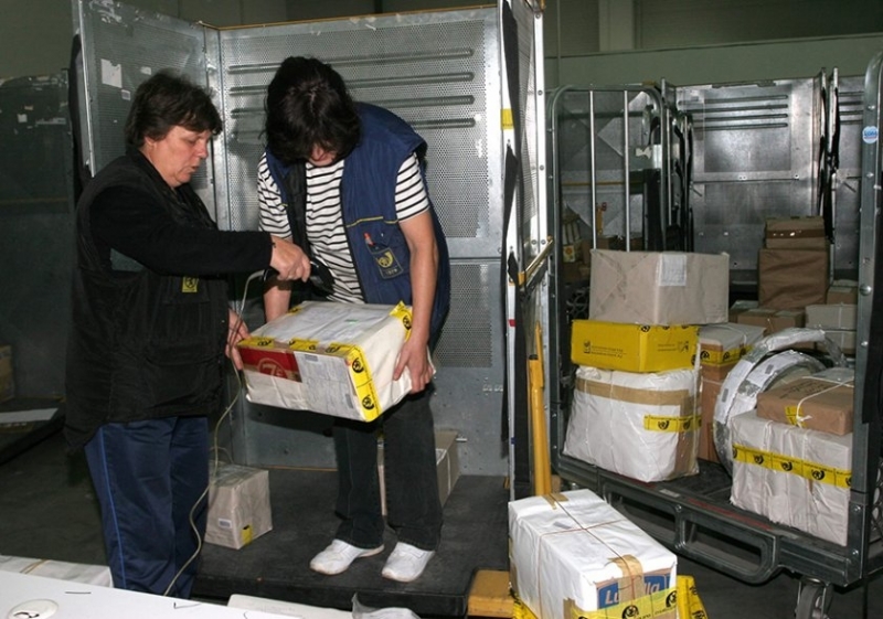 Колетите изпращани по пощата или с куриерски фирми вече се