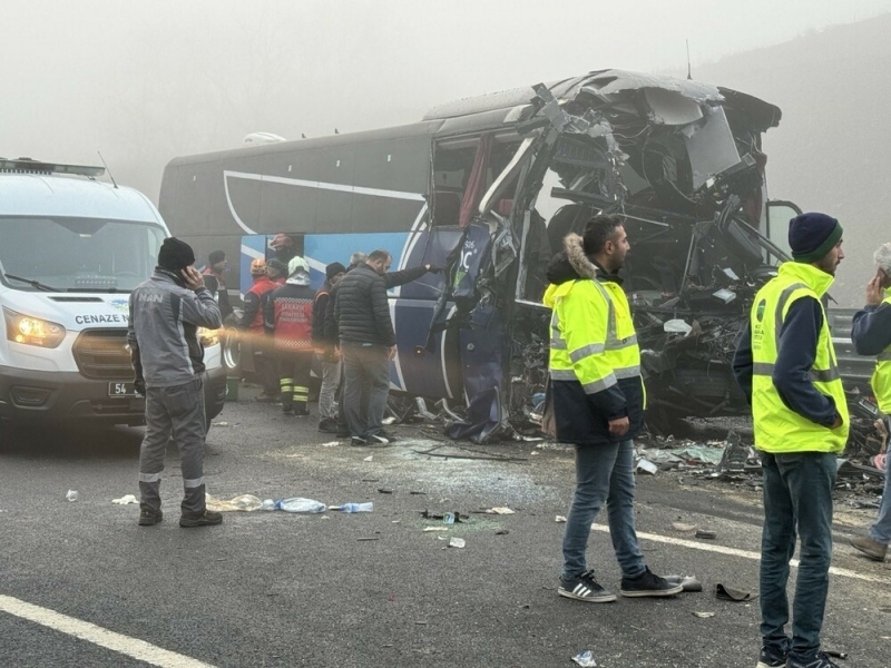 Най малко двама души са загинали а осем са ранени на