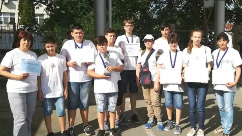 Сребърни медали по роботика спечелиха отборите по роботика на Видинската