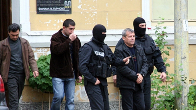 Центърът на Монтана почерня от полиция и жандармерия заради Георги Вълев от "Килърите"