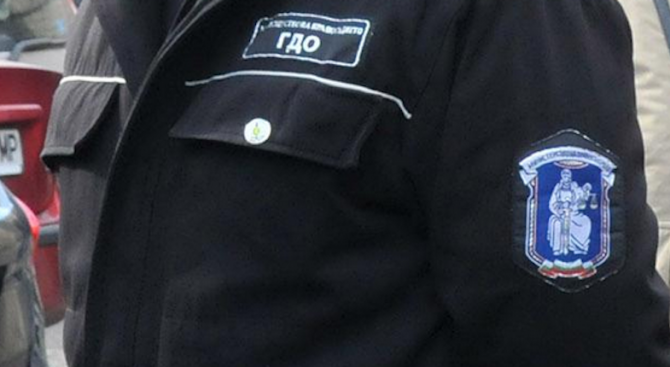 Пребиха служител на "Съдебна охрана", 10 души са задържани
