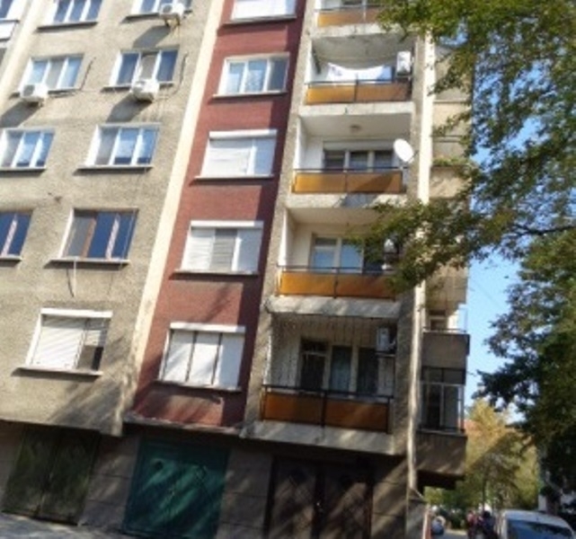 Частен съдебен изпълнител е обявил за публична продан тристаен апартамент