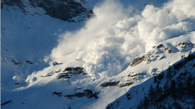 Осем души загинаха в петък и събота при три лавини в Австрия Сред