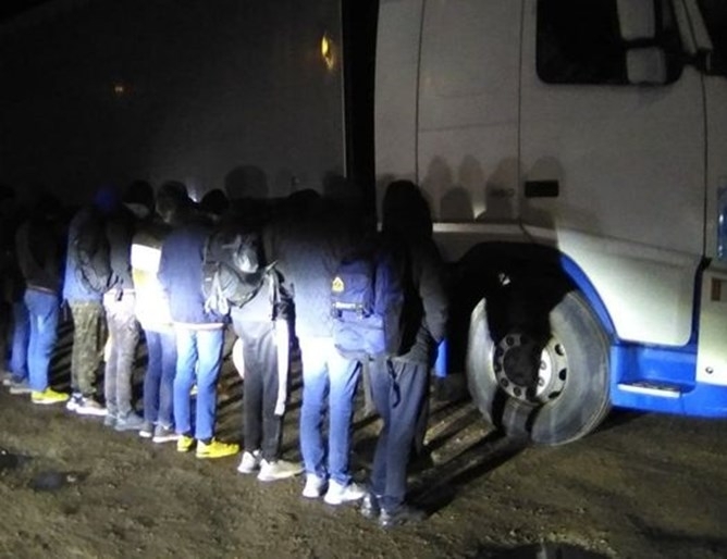 Вчера на международен път Е 79 в района на Монтана служители