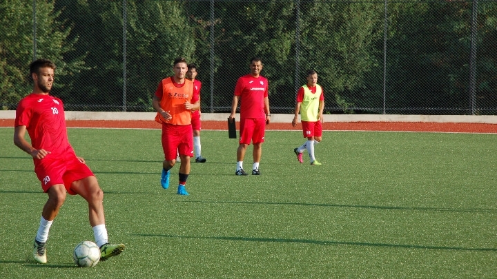 С приятелската среща в петък от 18 часа на стадиона