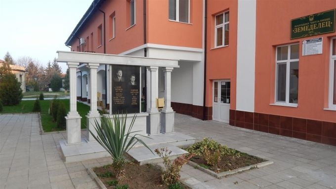 В навечерието на Нова година читалищната библиотека във видинското Ново село се обогати