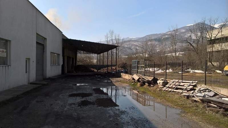 Урегулиран поземлен имот с площ 2520 кв м заедно с