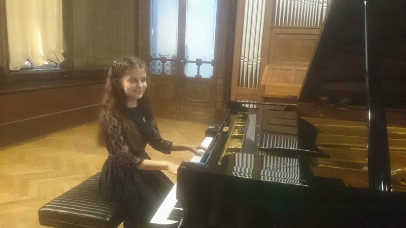 Младата талантлива врачанска пианистка Елица Стефанова спечели първа абсолютна награда