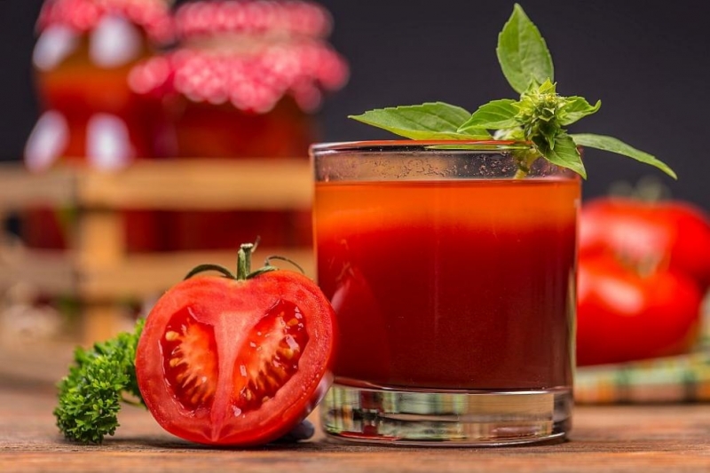 Консумацията на несолен доматен сок помага за сваляне на кръвното