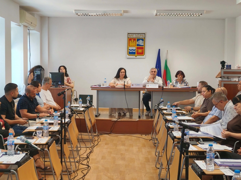 Общинският съвет прие бюджета на Община Мездра за 2026 г. /снимки/