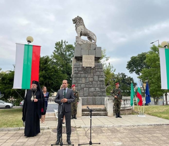 Днес всеки от нас ще честити празника но помним ли