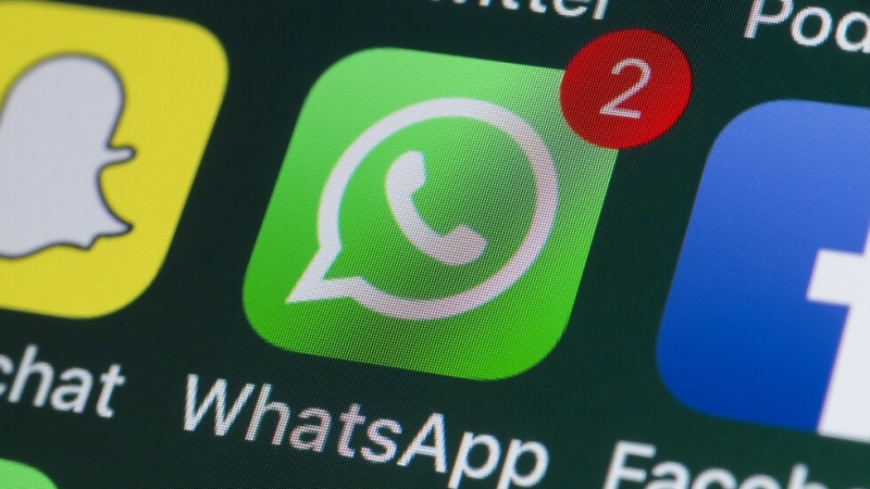 Потребителите на WhatsApp скоро ще могат да общуват помежду си