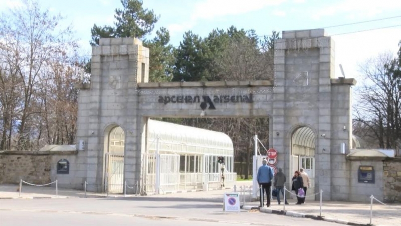 Единият от задържаните след акцията в Казанлъшко е служител на оръжейния