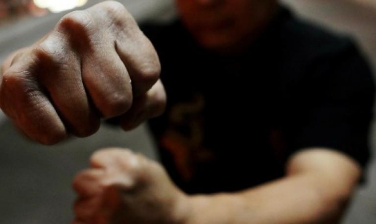 След скандал: Младеж преби трима в Момчилград