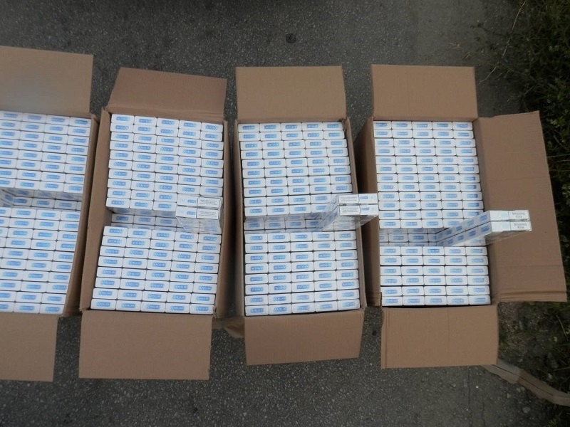 Голямо количество нарязани кутии за цигари с логото на световно
