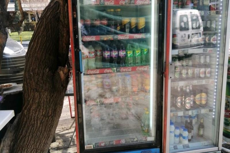 Бандити взломиха хладилни витрини във Вършец, полицията ги търси, съобщиха