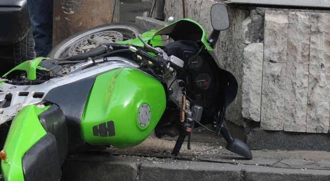 Катастрофа с моторист е задръстила пътя Пловдив към Граф Игнатиево.