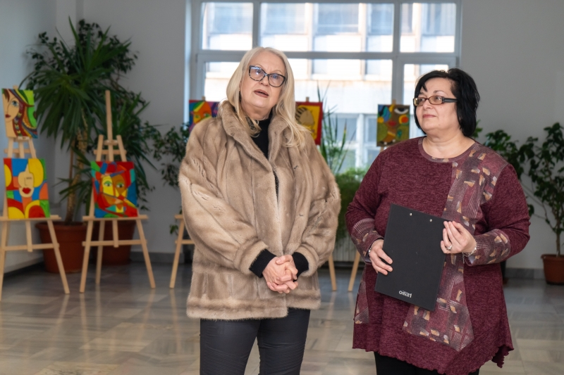 По покана на Градската художествена галерия плевенчанката Татяна Александрова подреди