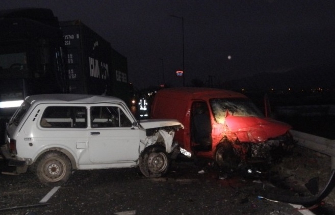 Зрелищна кастастрофа между две коли се станала вчера в Бяла