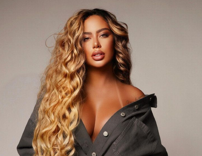 Рафаела Сантош се забавлява във Флорида а нейните последователи от