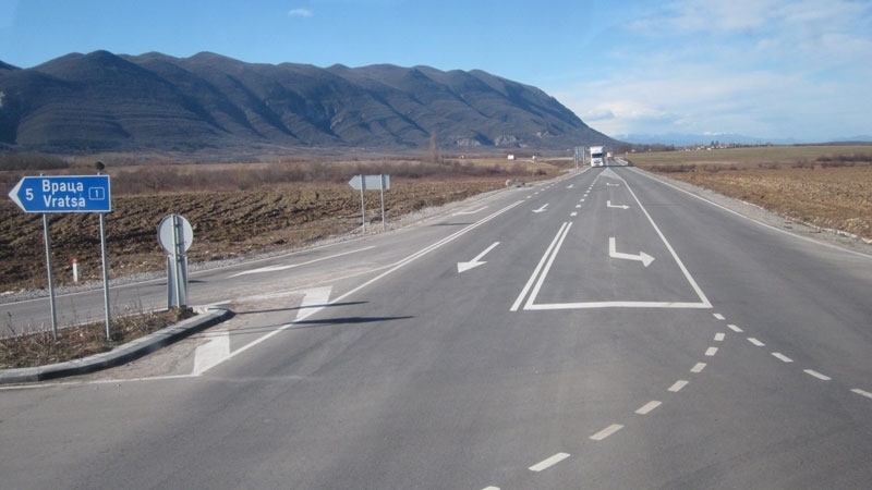 Ремонт ограничава движението по обходния път на Враца, съобщават от