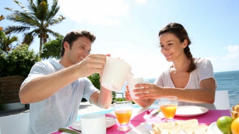 Консумацията на силен чай и кафе на гладно са вредни тъй като