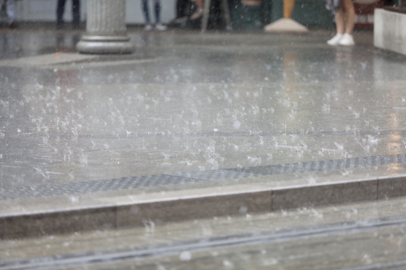 Утре още преди обяд над западните райони по късно през деня