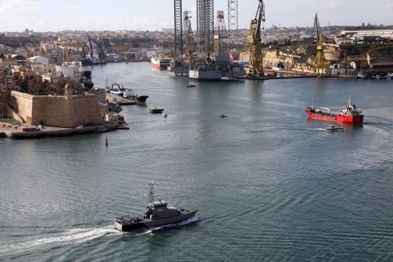 Близо 50 българи от 6 дни са блокирани в Малта