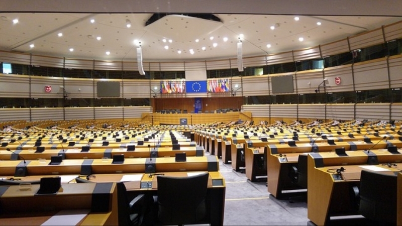 Евродепутатите призоваха снощи единайсетте държави от ЕС които все още